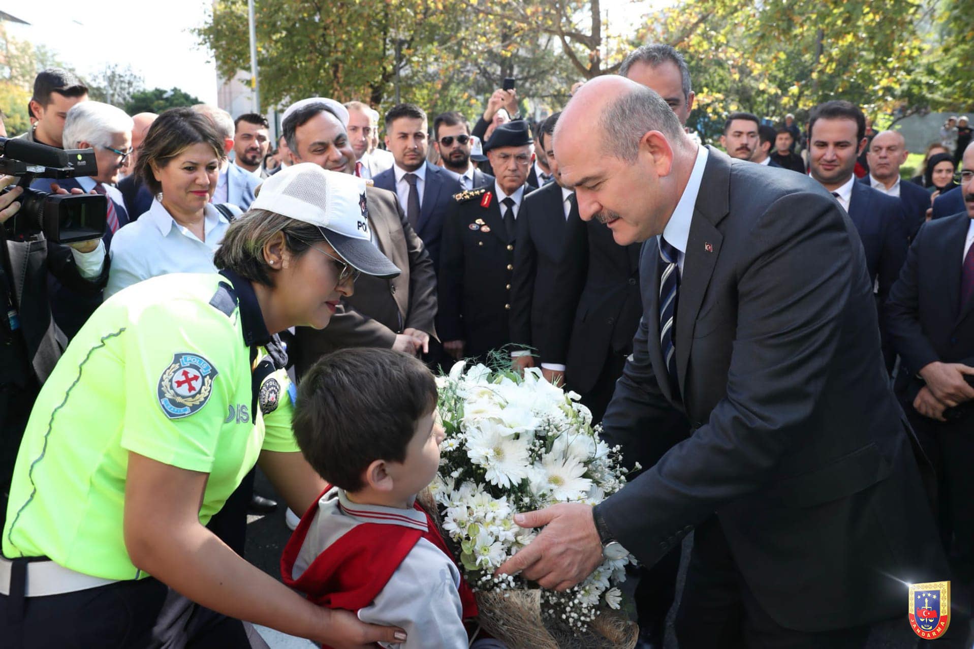 Öncelik Hayatın, Öncelik Yayanın